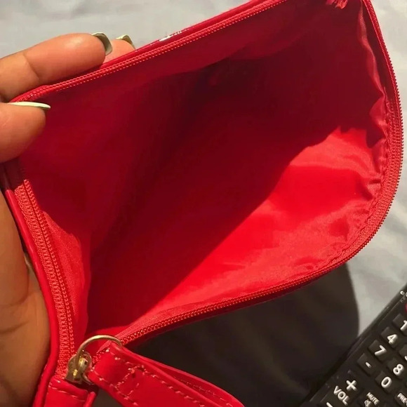 Shiseido Ginza Tokyo Red make-up bag - Picture 4 of 11